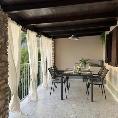 House Franceskini سالي
