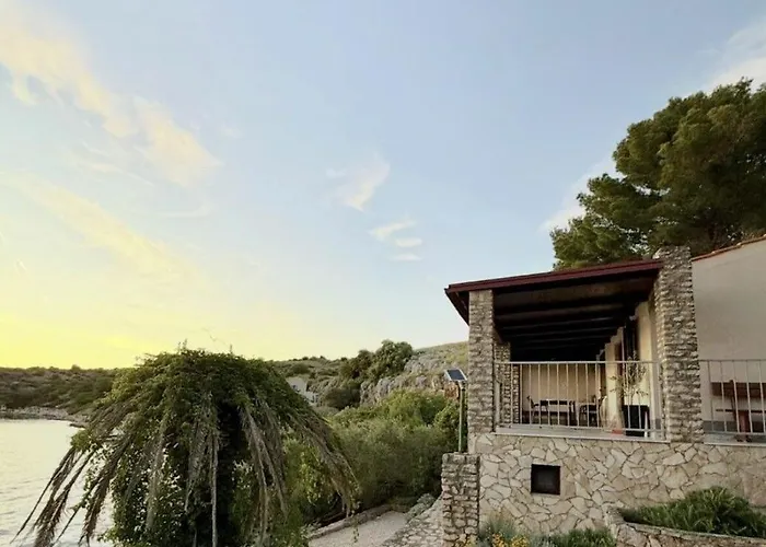 House Franceskini * סאלי