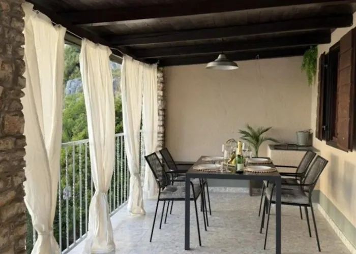 House Franceskini Sali